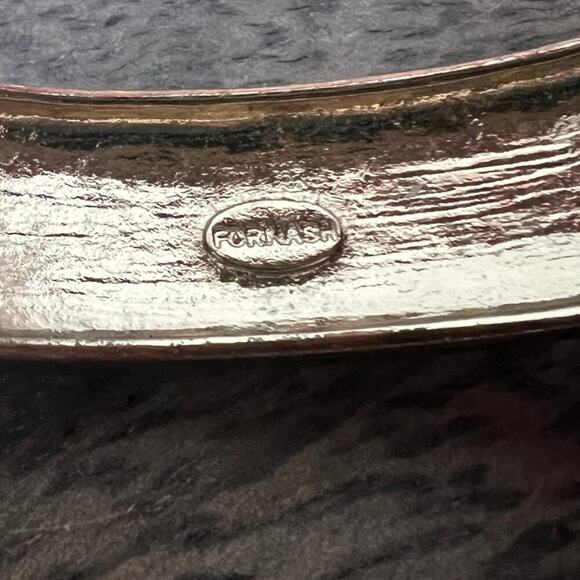 FORNASH Game Day Gecko Black & White Enamel Hinged Bangle Bracelet - Picture 2 of 6